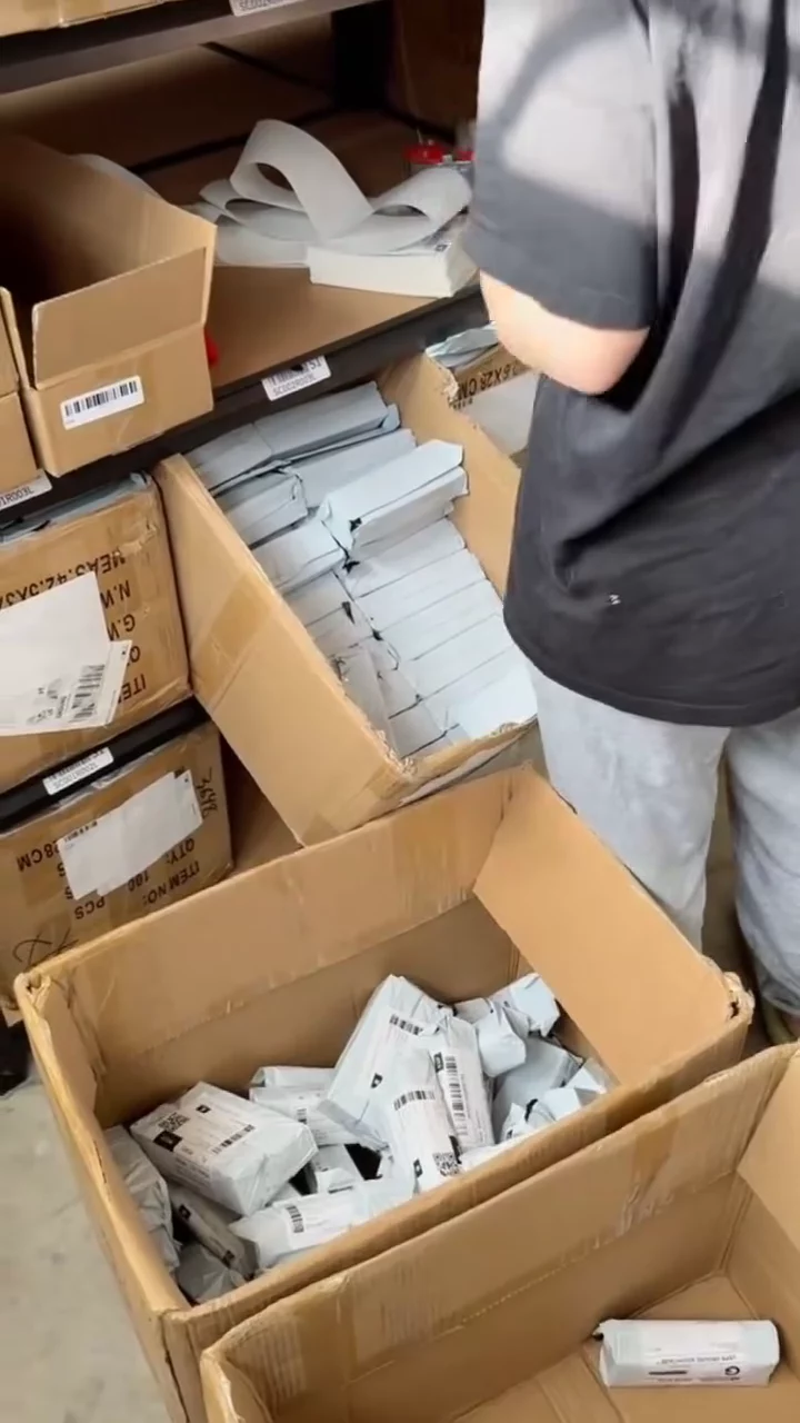 Order intake, packing and labeling shown in ProveedorPro operational footage