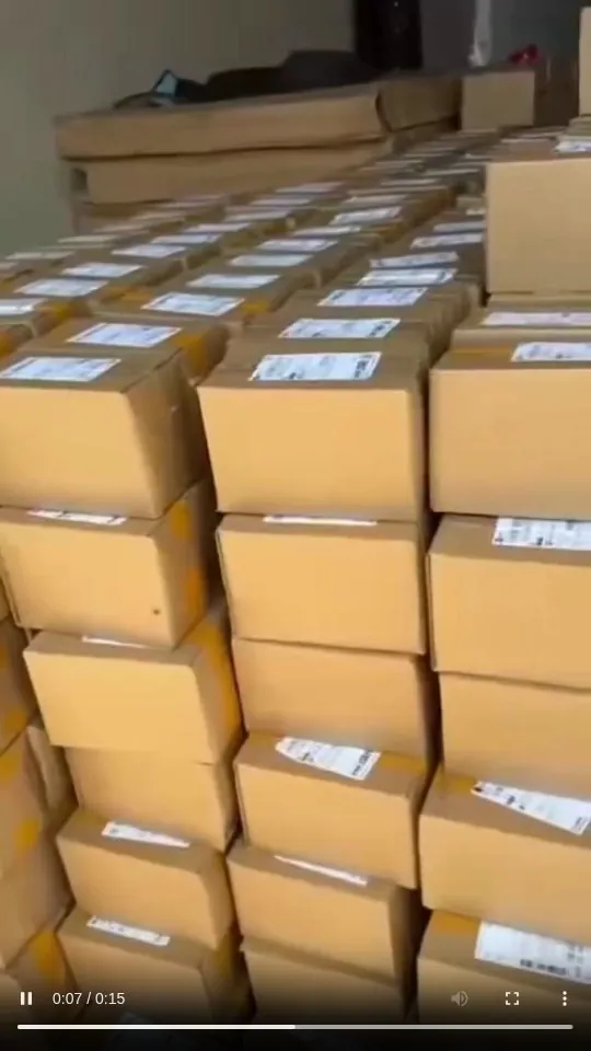 Paquetes preparados y organizados para despacho en la operación de ProveedorPro